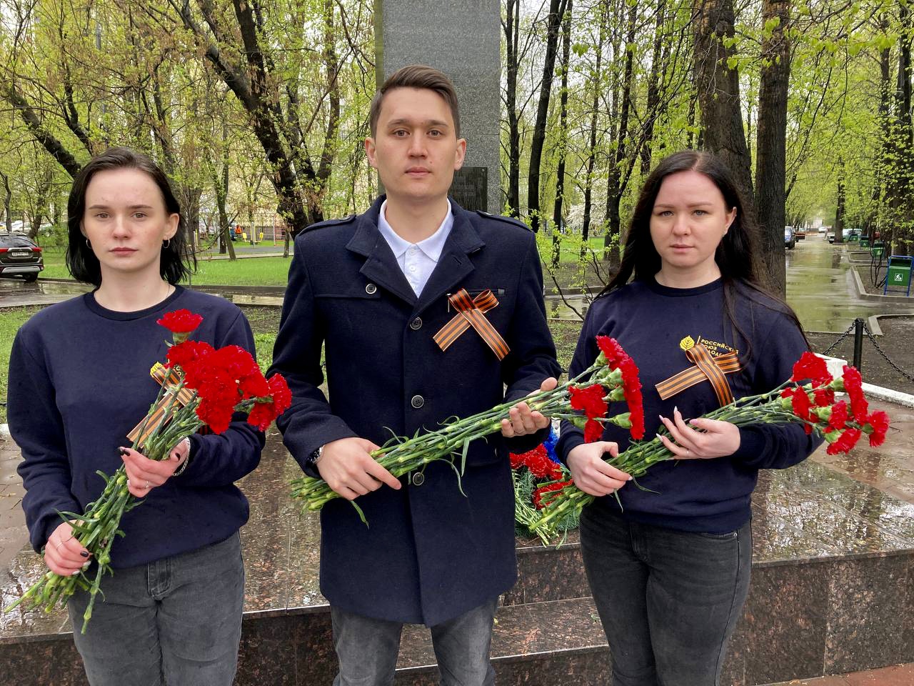 Активисты РСМ приняли участие в патриотической акции «Цветы Победы»